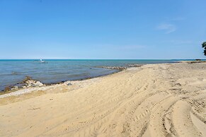 Walk to Beach Access! Chic Port Austin Studio