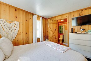 Walk to Beach Access! Chic Port Austin Studio