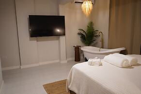 Couples Suites at Ocean Park Beach Club