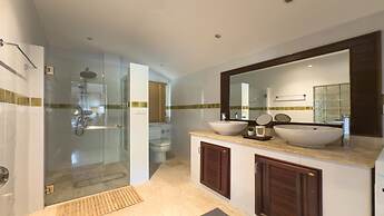 Tropical Poolside Villa SGB4