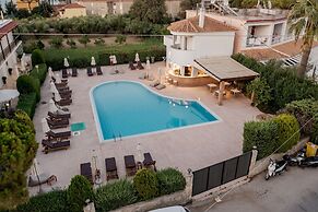 Odysseas Studios with Private Pool