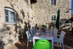 Cosy Apartment With Garden