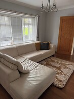 Tranquil Walsall Retreat - 4 Bedrooms