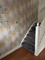 Tranquil Walsall Retreat - 4 Bedrooms