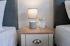 Tranquil Walsall Retreat - 4 Bedrooms