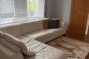 House - Sleeps 10 - Parking - Stn Close