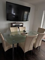 Tranquil Walsall Retreat - 4 Bedrooms