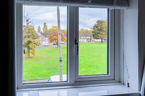 Tranquil Walsall Retreat - 4 Bedrooms