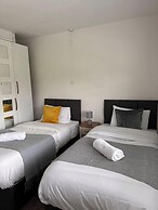 Tranquil Walsall Retreat - 4 Bedrooms