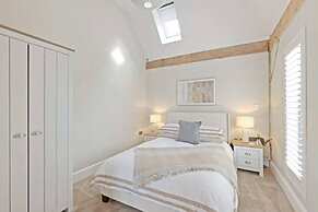 Cedar Barn Getaway, 3 Bed, Sleeps 6, Parking