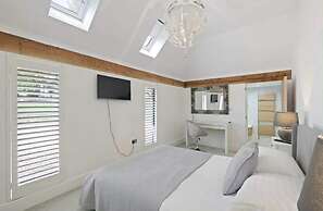 Cedar Barn Getaway, 3 Bed, Sleeps 6, Parking