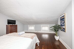 Queen City Suites 2 For 4
