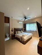 Great 3 Bedroom Apartment and Private Pool!