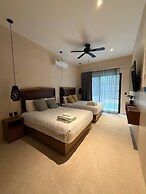 Great 3 Bedroom Apartment and Private Pool!