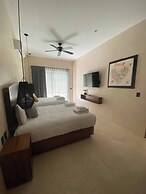 Great 3 Bedroom Apartment and Private Pool!