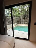 Great 3 Bedroom Apartment and Private Pool!