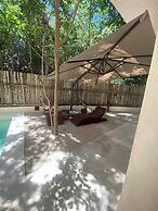 Great 3 Bedroom Apartment and Private Pool!