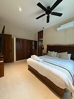 Great 3 Bedroom Apartment and Private Pool!