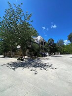 Great 3 Bedroom Apartment and Private Pool!