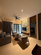 Great 3 Bedroom Apartment and Private Pool!