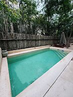 Great 3 Bedroom Apartment and Private Pool!