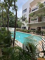 Great 3 Bedroom Apartment and Private Pool!