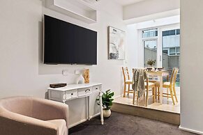 A Cozy CBD Studio Near Melbourne Central