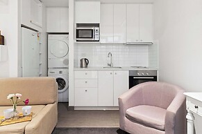 A Cozy CBD Studio Near Melbourne Central