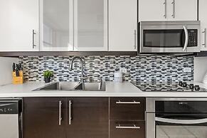 Waterside Flat With Garage and Easy Beach Access