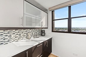 Waterside Flat With Garage and Easy Beach Access