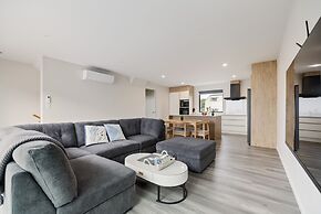 Modern & Spacious in Central CHCH-Unit 3