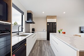 Modern & Spacious in Central CHCH-Unit 3