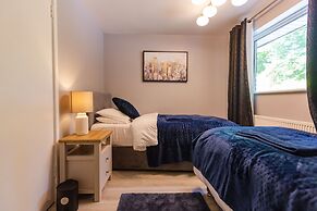 House - Sleeps 8 - Parking - Garden