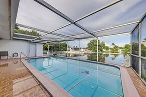 Canal-front Stay w/ Shared Pool, Near Hard Rock!