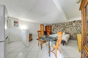 Canal-front Stay w/ Shared Pool, Near Hard Rock!