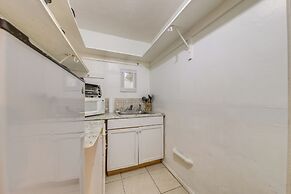 Studio w/ Pool Access, 3 Mi to Hard Rock Stadium!