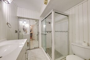 Studio w/ Pool Access, 3 Mi to Hard Rock Stadium!