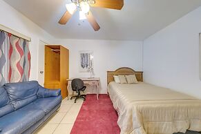 Studio w/ Pool Access, 3 Mi to Hard Rock Stadium!