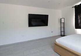 Oceanview Apartment with Rooftop