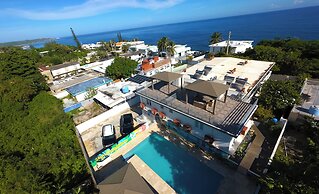 Oceanview Apartment with Rooftop