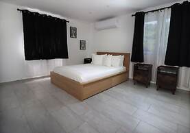 Oceanview Apartment with Rooftop