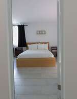 Oceanview Apartment with Rooftop