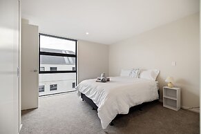 Group and Family Friendly - 3 Bedroom Townhouse with Garage
