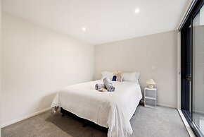 Group and Family Friendly - 3 Bedroom Townhouse with Garage