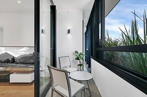 Fortitude Valley 1BRM with Skyline Views