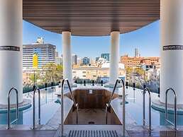 Fortitude Valley 1BRM with Skyline Views