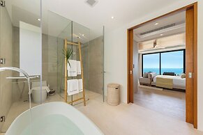 Villa Aroka 4 Bed Sea View KBR41