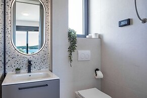 Villa Yana with Pool and Sea View