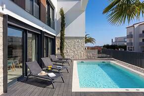 Villa Yana with Pool and Sea View