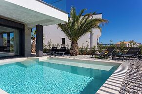 Villa Emma With Pool and sea view